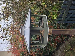 Mangeoire à oiseaux (Bird feeder)