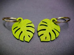Monstera Leaf Keychain – Lightweight & Stylish