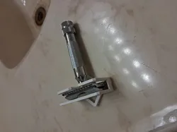 razor holder
