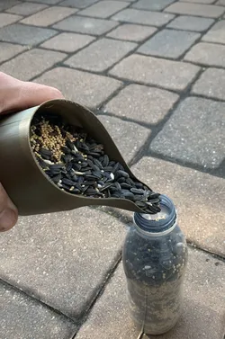 EcoPour – No-Spill Bird Seed Scoop