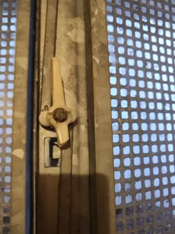 Mea Kellerfenstergriff für ein zweiflügliges Kellerfenster
