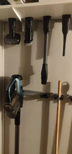 Philips 8000 series vacuum cleaner accessory holder