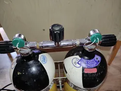 Scuba cylinder DIN valve screw cap