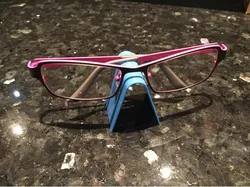 Glasses stand: easyprint and parametric, for single or multiple pairs and smaller or larger pairs of glasses
