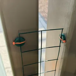 Magnetic clip for Wire fence