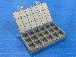 Multi-chamber Box with Clasp and Good Separation Small Compartment Remix