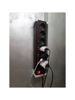 Wall outlet vertical hanger