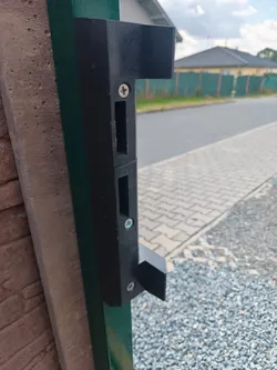 Gate latch