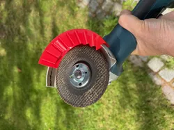 Attachment for sharpening twist drills on a Bosch angle grinder