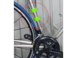 Abrazadera porta bidones