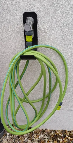 Garden hose holder