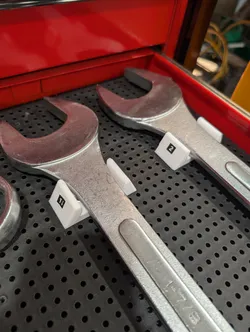 Large wrench holder for Toolgrid