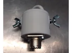 Short wave antenna center case