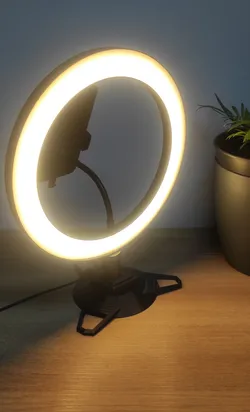 Streaming light & camera / smartphone holder