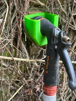 Truper Water Sprayer Wall Holder/Mount