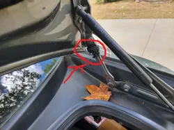 Clip for the trunk of the Lexus GS 300/350/450h etc. 2006