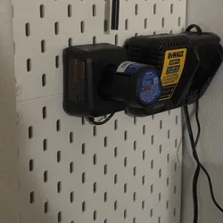Skadis Bosch/Dremel 12V Charger Mount V2