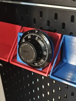Skadis safe lock display