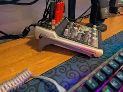 Behringer 502 Mixer Stand Remix (lower angle)