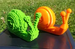 Snail smooth and pixelated
