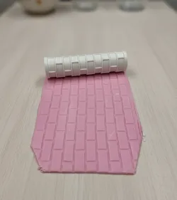 Brick shape pattern roller
