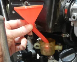 Yamaha XS 650 Trichter funnel Bremsflüssigkeit brake fluid