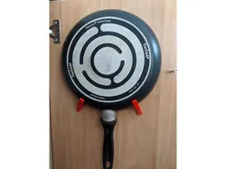 Frying pan cupboard holder
