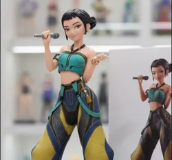 ZOEY FIGURINE (K-POP DEMON HUNTERS)