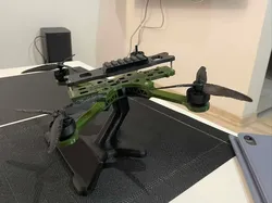 Soporte para Dron FPV con Placa de Nombre Personalizada - Modelo de impresión 3D gratuito