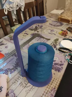 Large spool thread guide for sewing machine