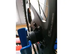 Wheel hub bracket for wheel truing stand