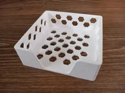 Note holder with hexagons