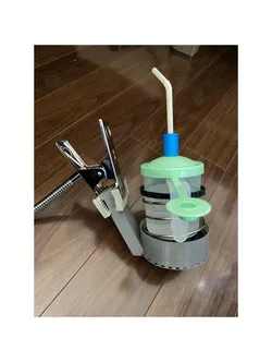 Self-help device for water withdrawal for people with quadriplegia