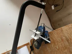 Vise Jig / V-Block with Saw Guide | Straight 90-Degree Cutting for Pipes and Rods