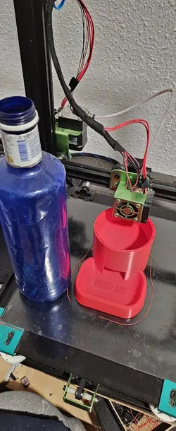 Cat feeder (+recycled water bottle)