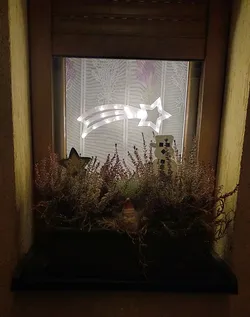 Dekorace ' Vánoční kometa' svítící led světlo.   Decoration 'Christmas comet' shining led light.