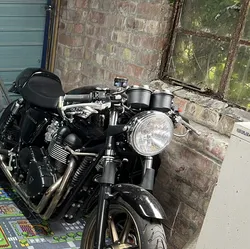 Triumph Bonneville SE Brake Reservoirs cover