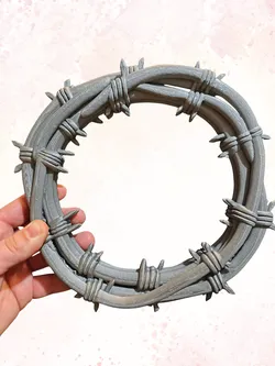 Advetní věnec z ostnatého drátu - Advent wreath barbed wire!