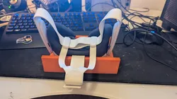 Freestanding Quest 2 / 3 Holder