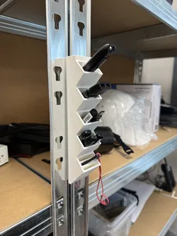 magnetic USB holder / Magnetischer USB Halter