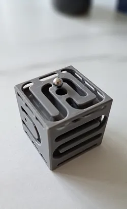 MAZE CUBE -3D PUZZLE.