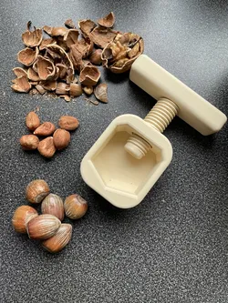 Nutcracker for hazelnuts and other nuts.