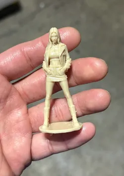 1:24 scale model daniella