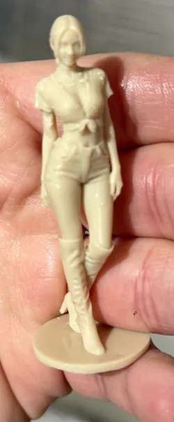 1:24 scale model emily