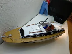 Fairey Huntsman 31 R/C boat