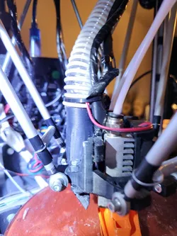 Spider Effector system fan duct for CPAP hose