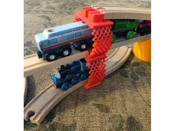 Honeycomb stackable Brio track riser