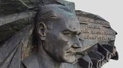 Atatürk Statue