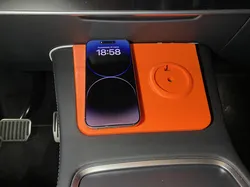 Tesla Y 2020-2024 MagSafe iPhone