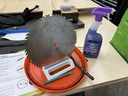 Table Saw Blade Cleaning Fixture